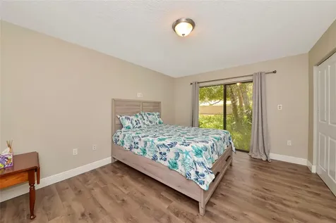 4689 Oak Forest Drive E Sarasota FL 34231