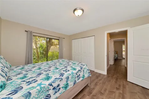 4689 Oak Forest Drive E Sarasota FL 34231