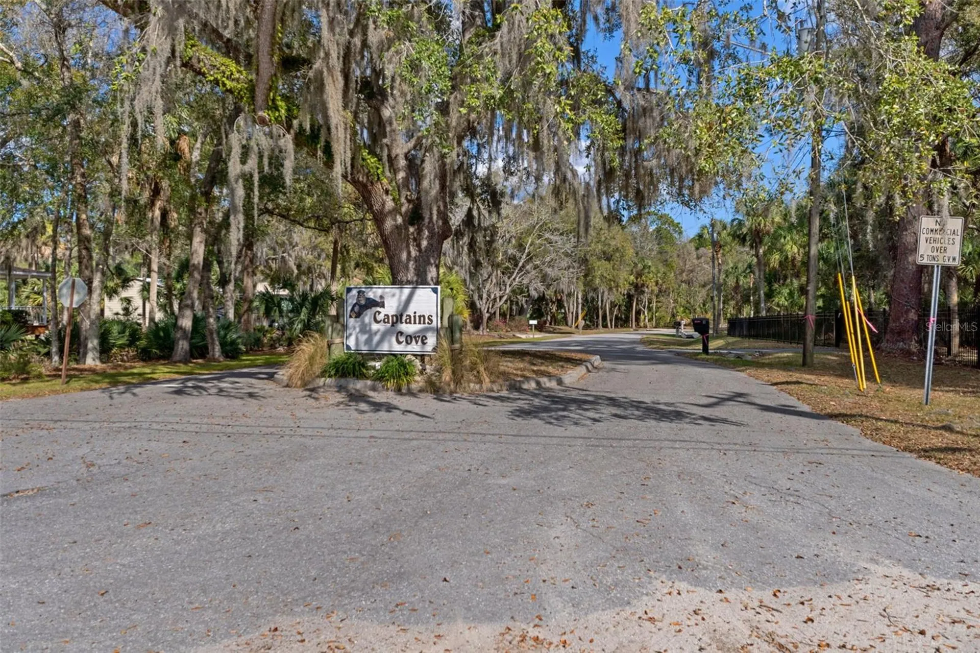 35 Captains Cove Road Inglis FL 34449