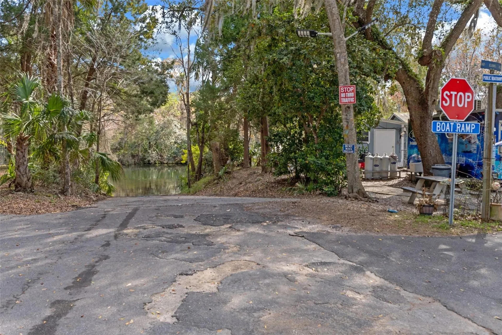 35 Captains Cove Road Inglis FL 34449