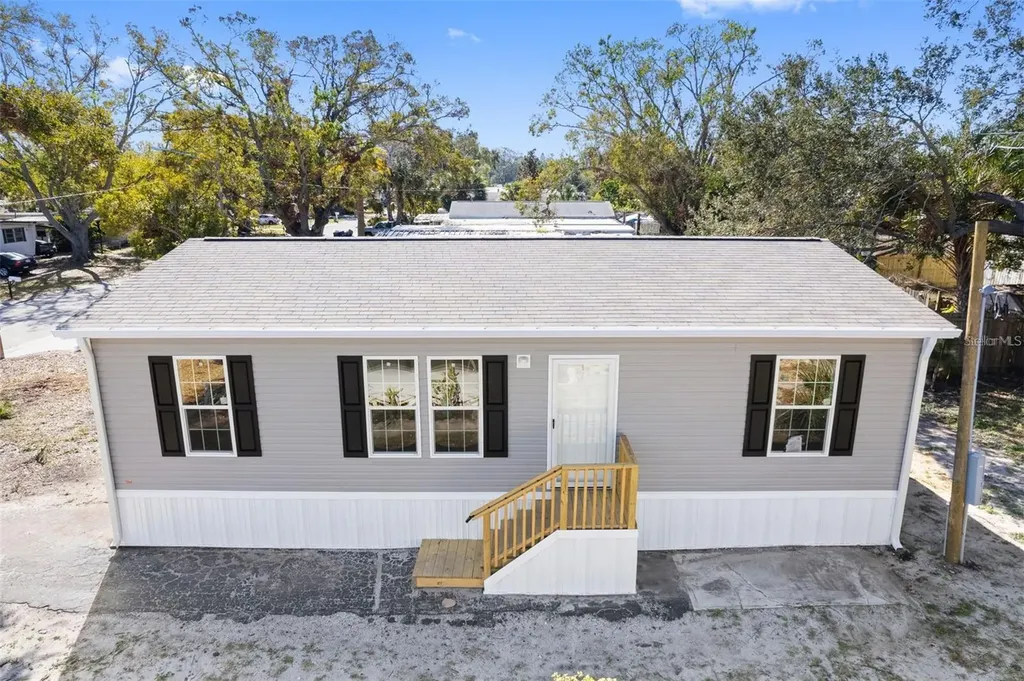 5234 Yellow Pine Street N St Petersburg FL 33709