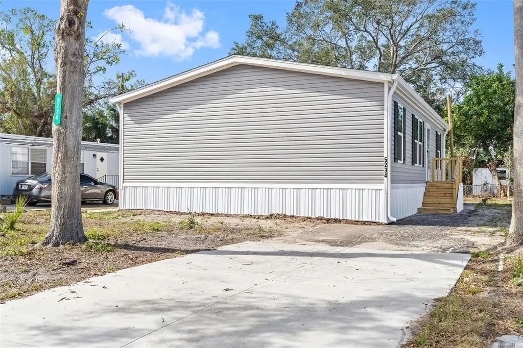 5234 Yellow Pine Street N St Petersburg FL 33709