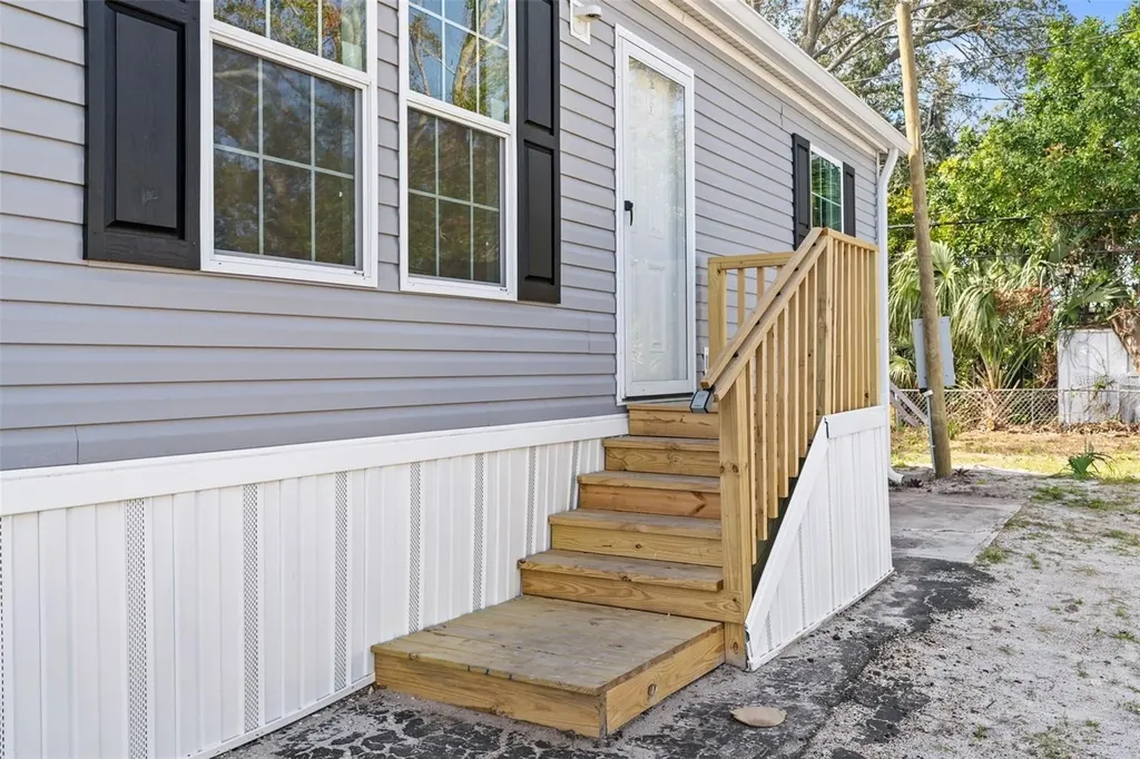 5234 Yellow Pine Street N St Petersburg FL 33709