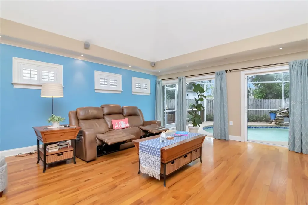 10212 Newport Circle Tampa FL 33612