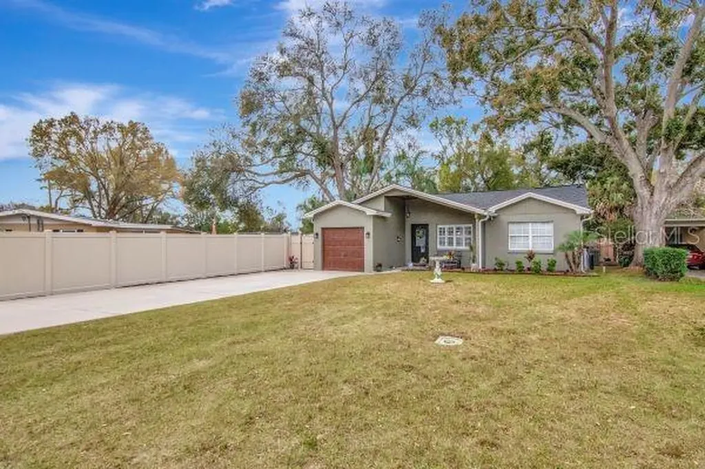 10212 Newport Circle Tampa FL 33612