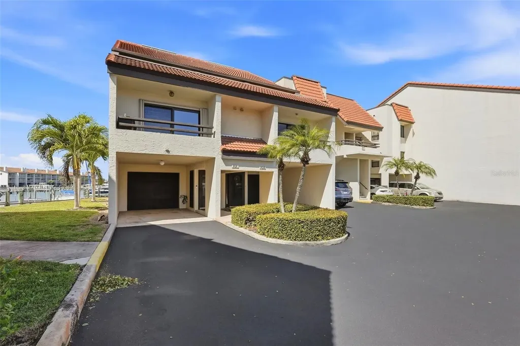 128 1st Street E. Tierra Verde FL 33715