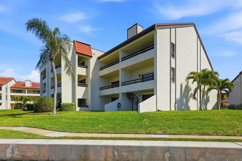 128 1st Street E. Tierra Verde FL 33715