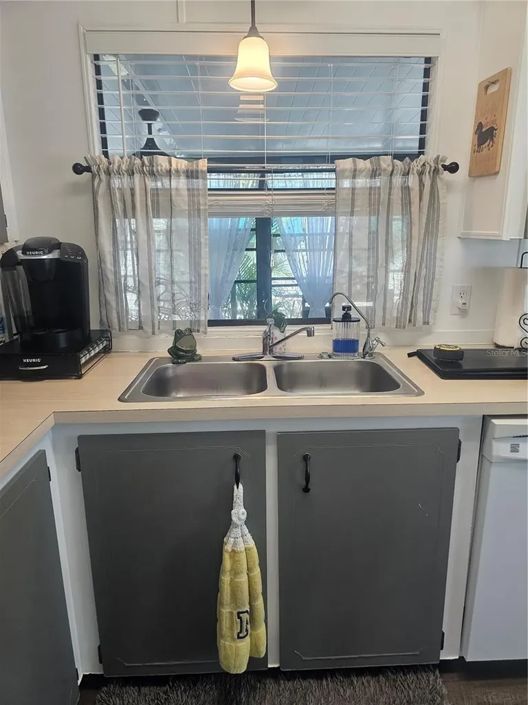 433 Sailfish Boulevard Oldsmar FL 34677