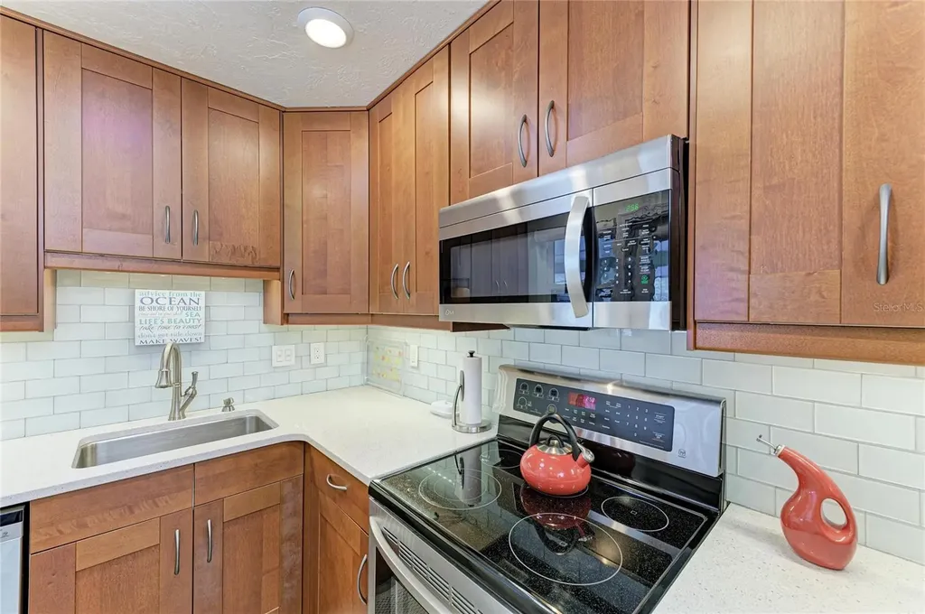 390 301 Boulevard W Bradenton FL 34205