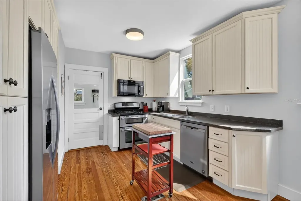 342 S Clayton Street Mount Dora FL 32757