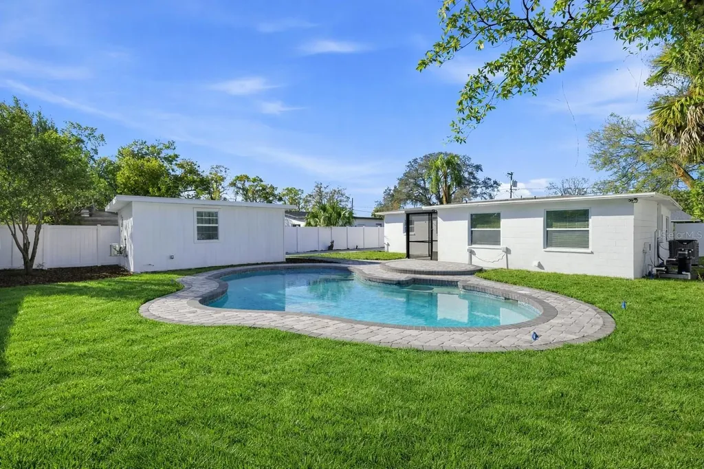 2116 W Sewaha Street Tampa FL 33612