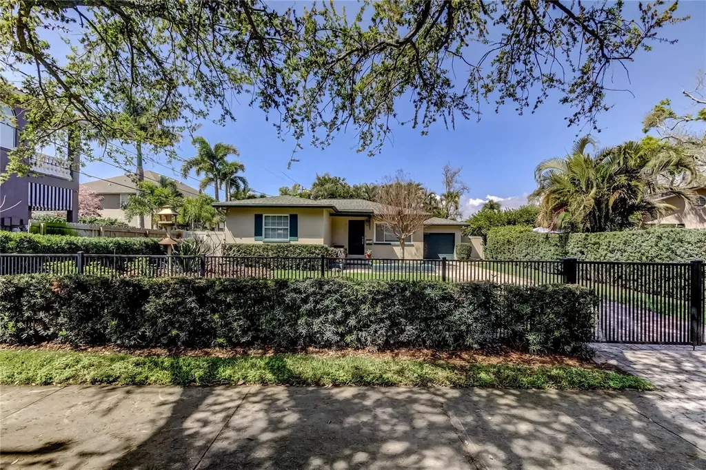 218 Appian Way NE St Petersburg FL 33704