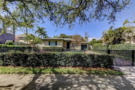 218 Appian Way NE St Petersburg FL 33704