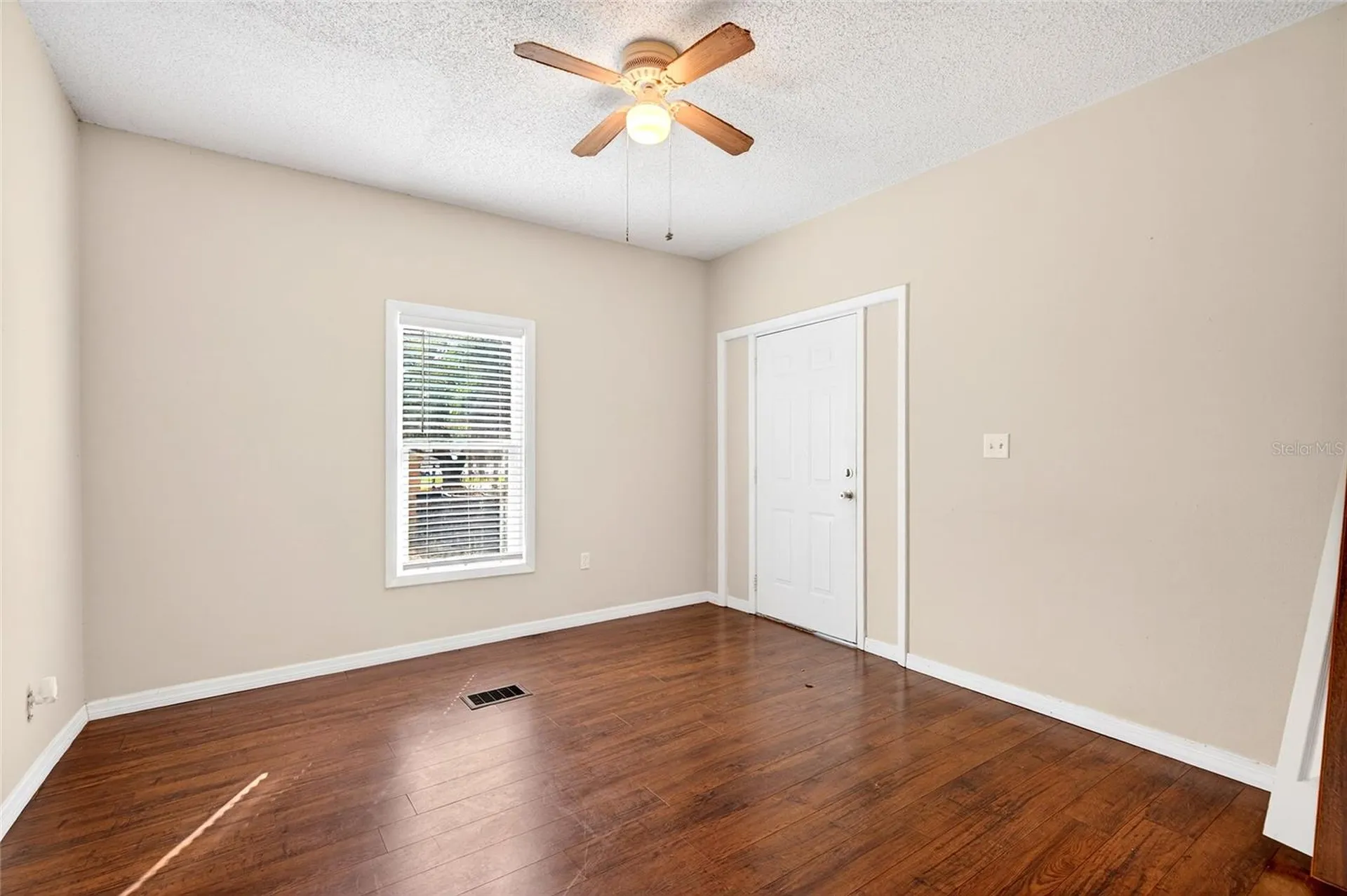 728 Mckenzie Street Leesburg FL 34748