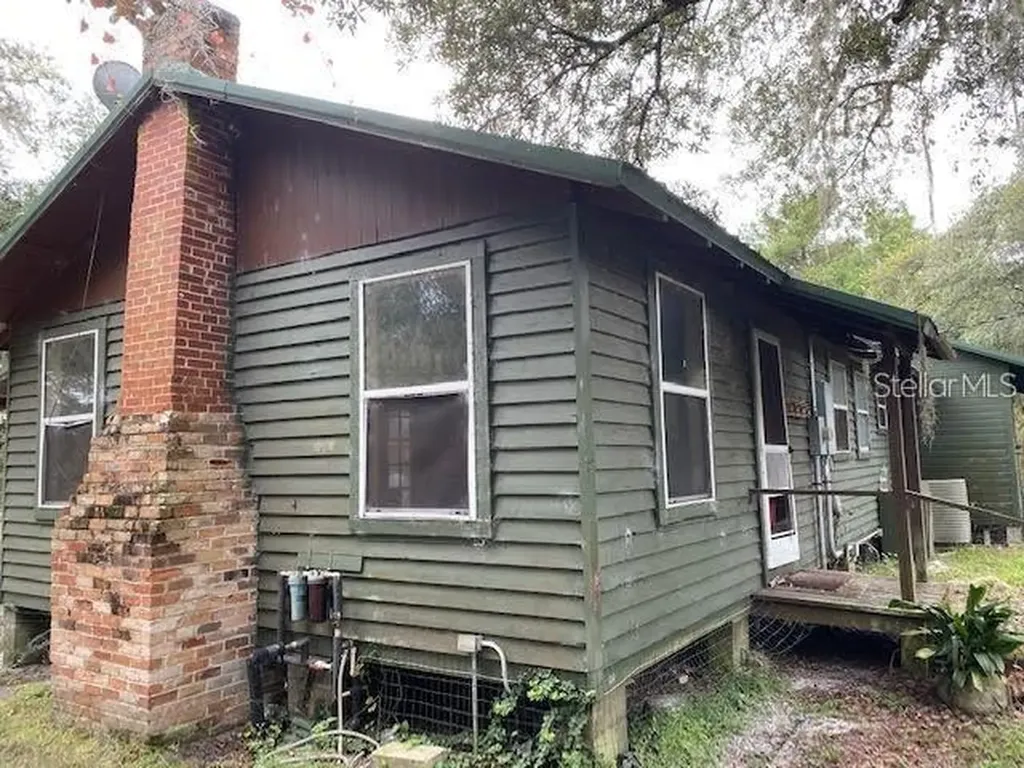 10819 SE 190th Court Ocklawaha FL 32179