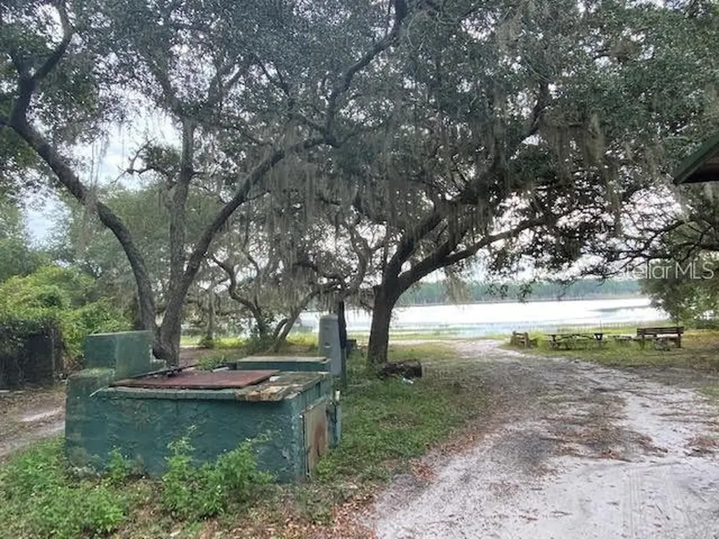 10819 SE 190th Court Ocklawaha FL 32179