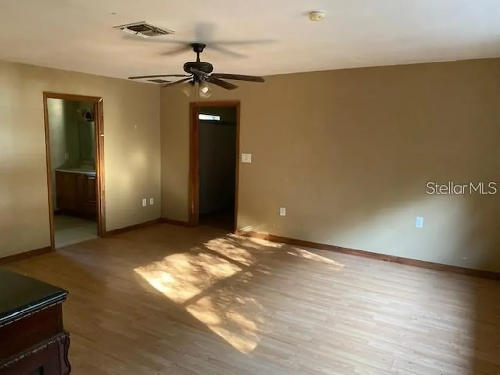 10819 SE 190th Court Ocklawaha FL 32179
