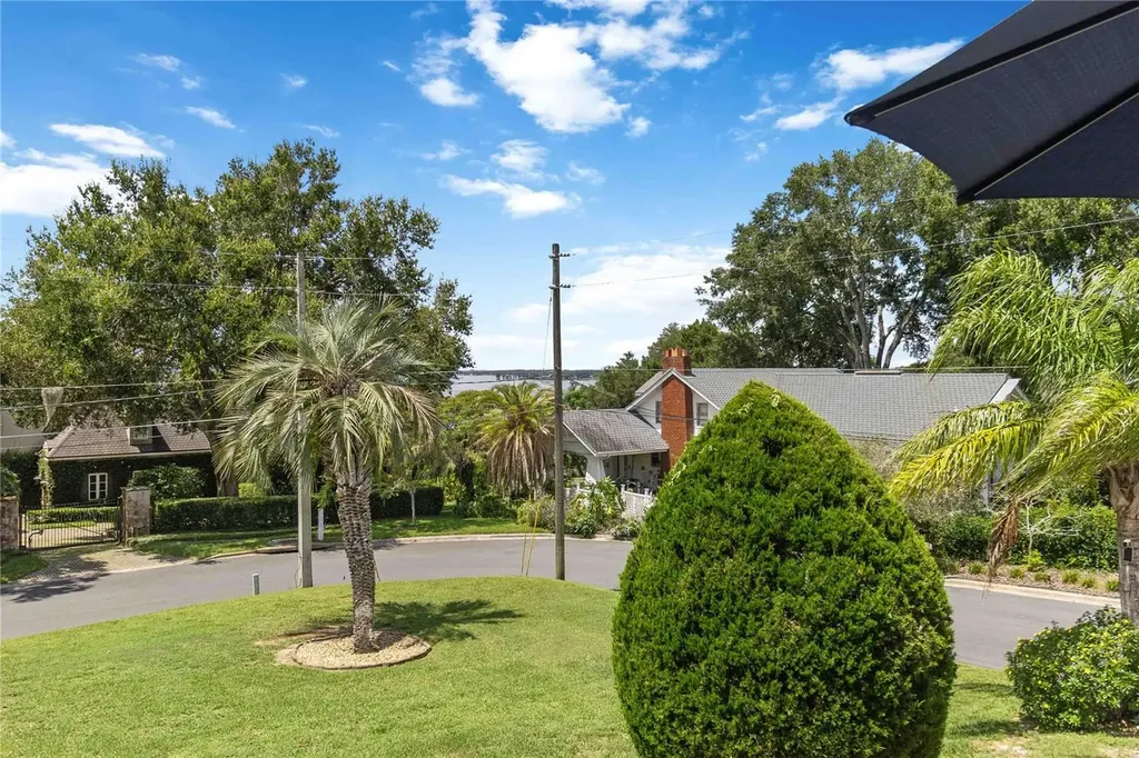 999 Fairview Avenue Mount Dora FL 32757