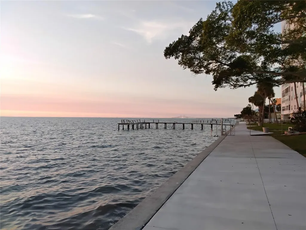 7100 Sunshine Skyway Lane S St Petersburg FL 33711