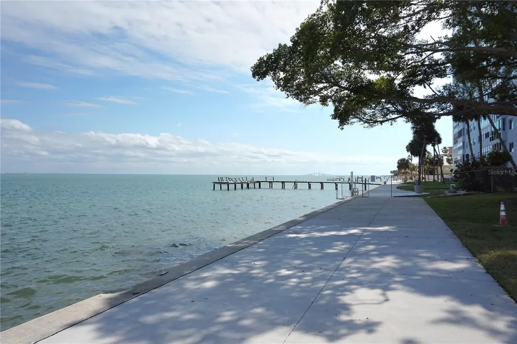 7100 Sunshine Skyway Lane S St Petersburg FL 33711