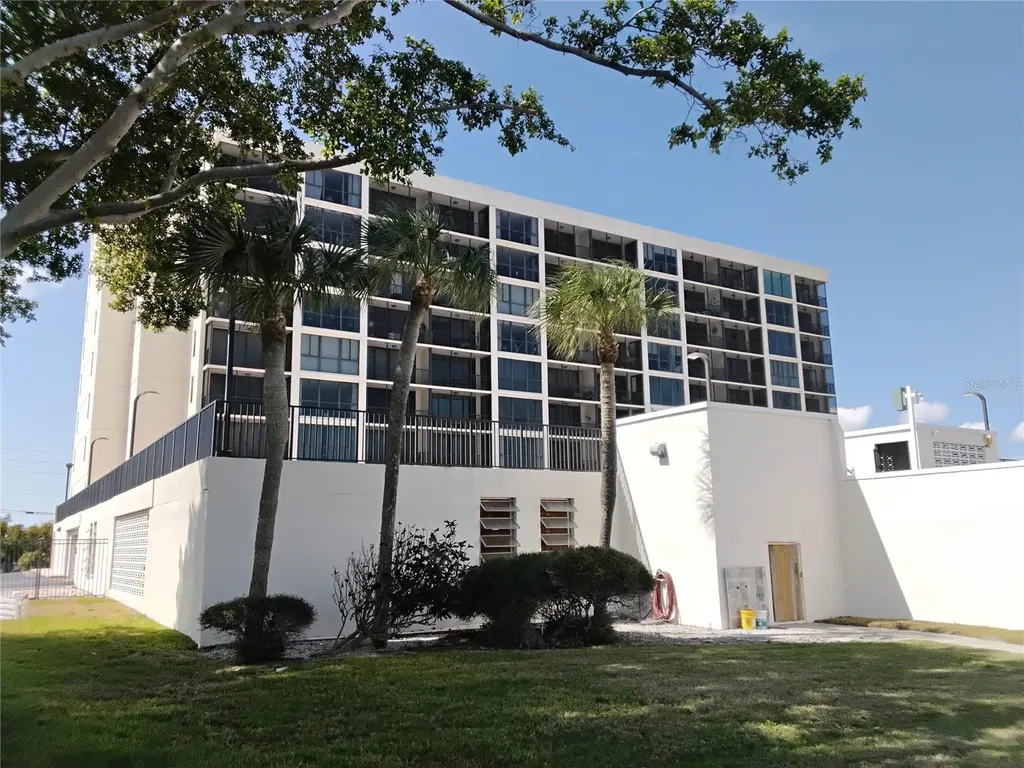 7100 Sunshine Skyway Lane S St Petersburg FL 33711