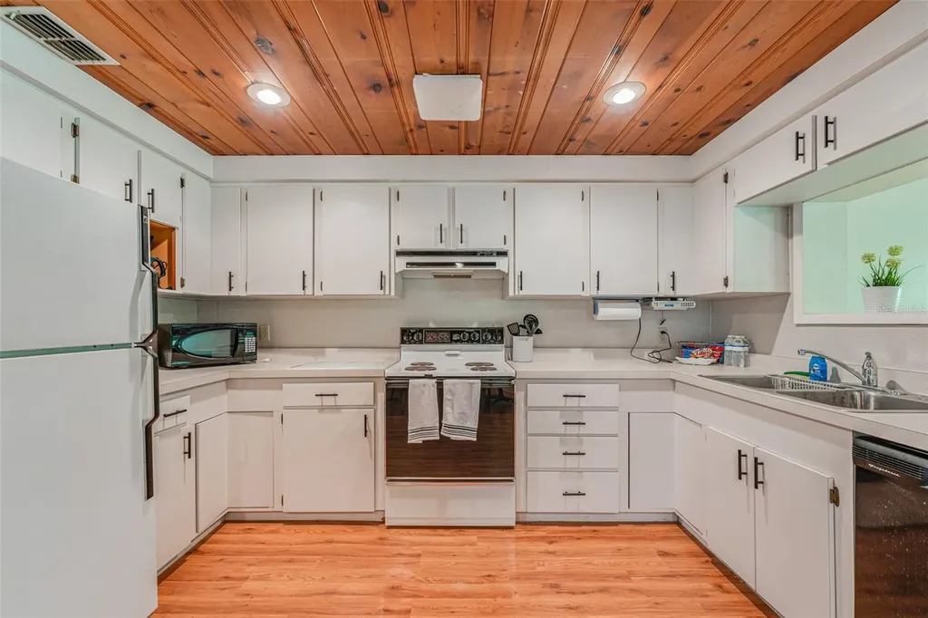 8585 W Miss Maggie Drive Homosassa FL 34448