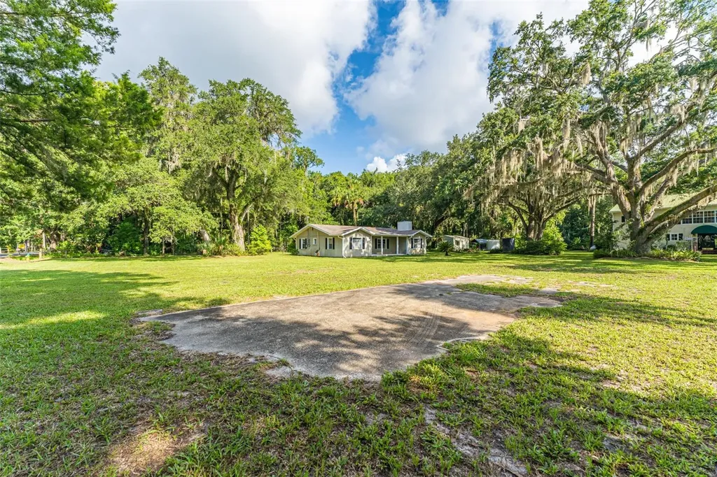 8585 W Miss Maggie Drive Homosassa FL 34448