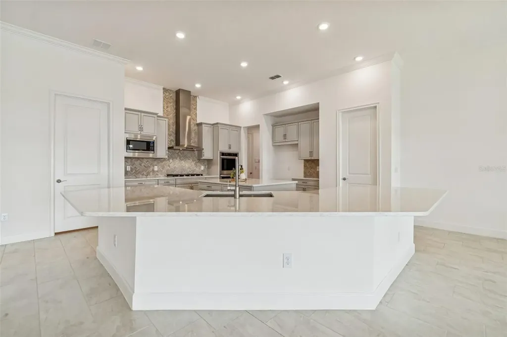 958 Signet Drive Apollo Beach FL 33572