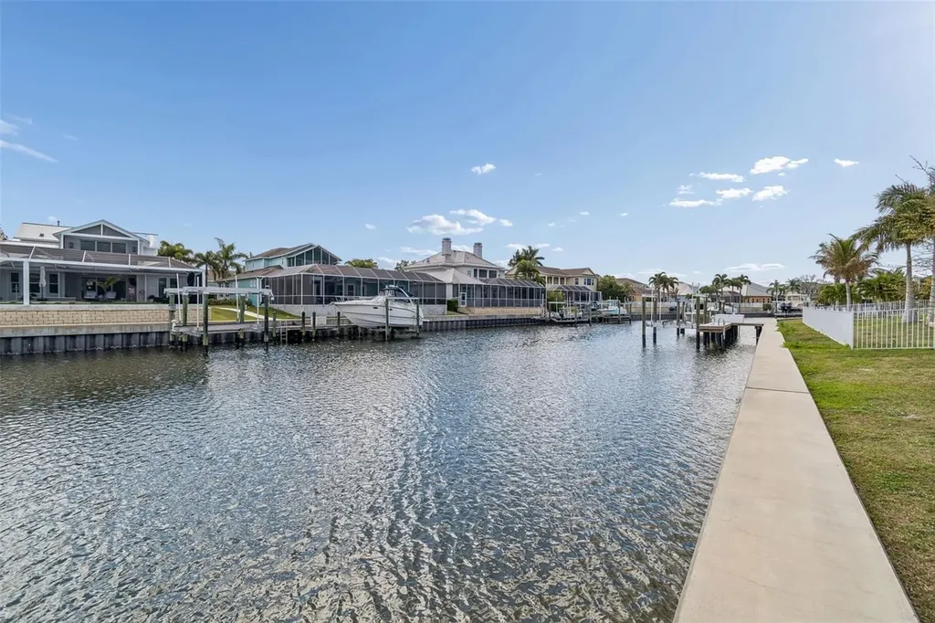 958 Signet Drive Apollo Beach FL 33572