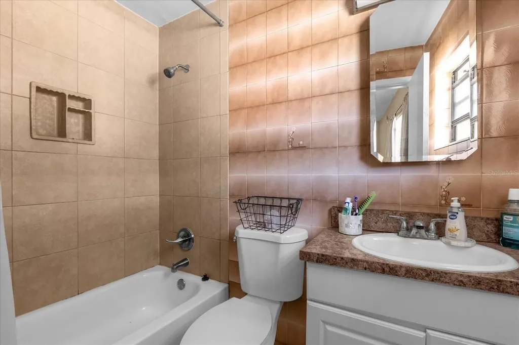 1079 N Lakewood Avenue Ocoee FL 34761