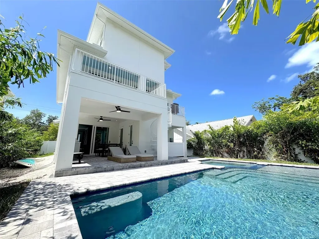 1647 Siesta Drive Sarasota FL 34239