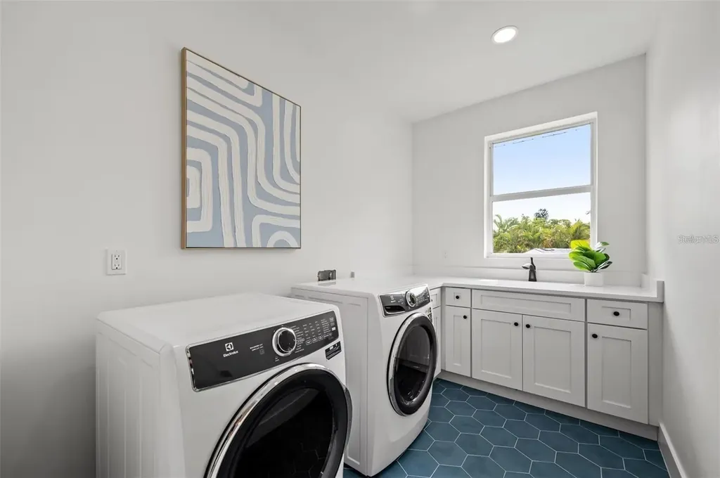 1647 Siesta Drive Sarasota FL 34239