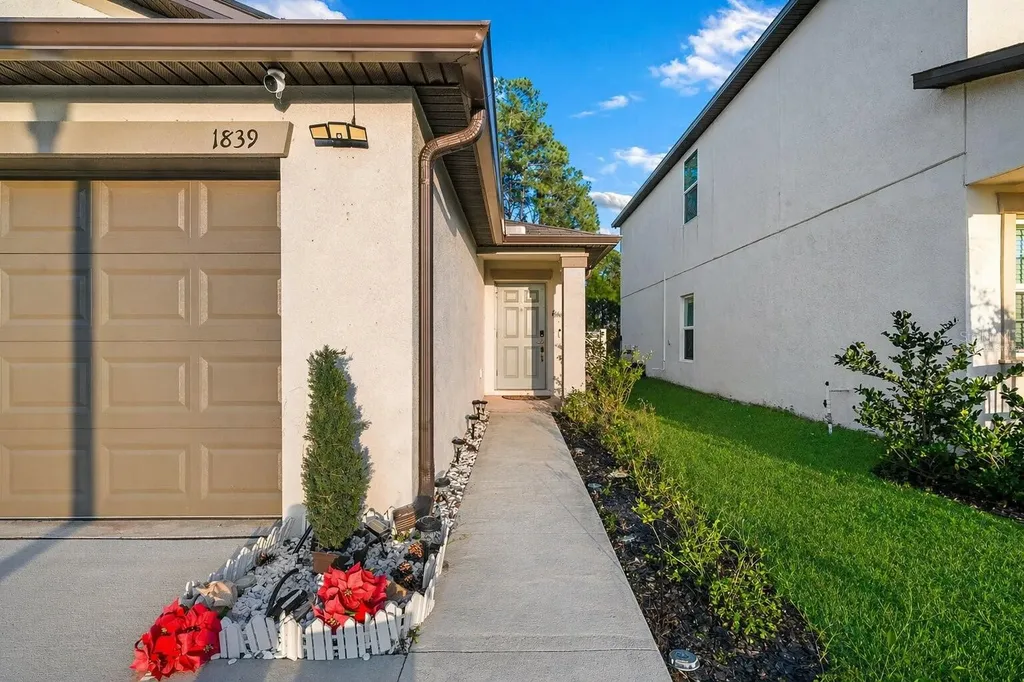 1839 Yellow Trail Lakeland FL 33801