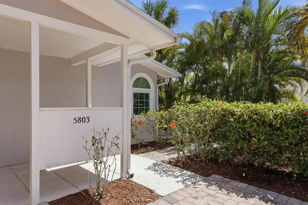 5803 De Palmas Avenue Holmes Beach FL 34217