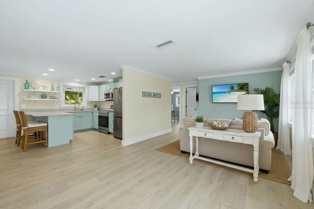 5803 De Palmas Avenue Holmes Beach FL 34217