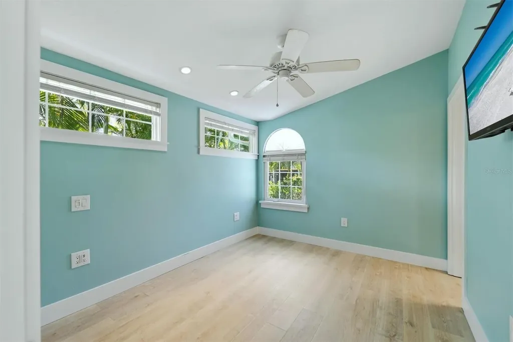 5803 De Palmas Avenue Holmes Beach FL 34217