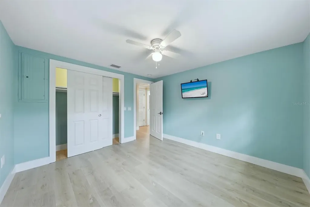 5803 De Palmas Avenue Holmes Beach FL 34217