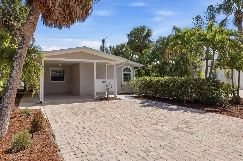 5803 De Palmas Avenue Holmes Beach FL 34217