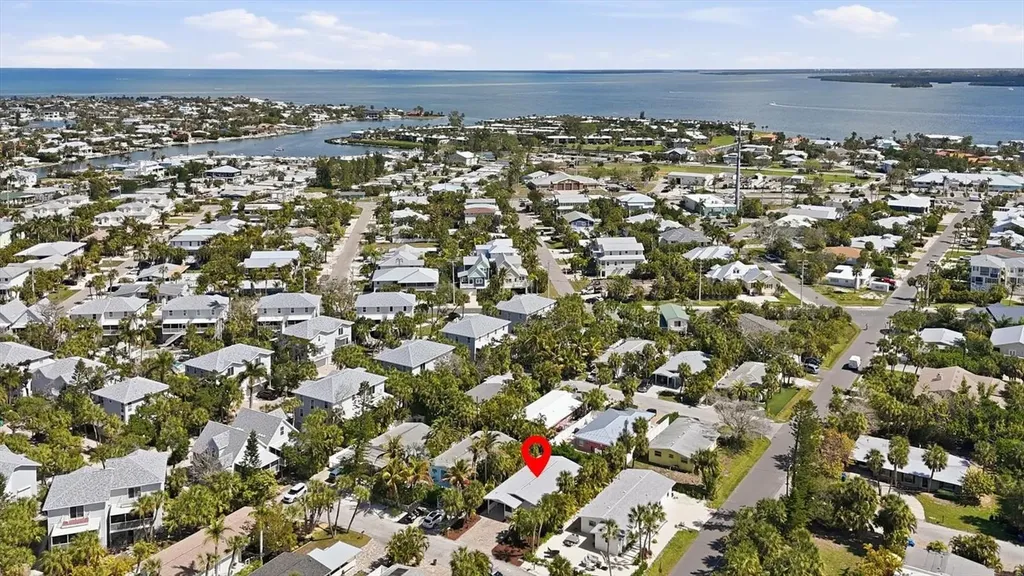 5803 De Palmas Avenue Holmes Beach FL 34217