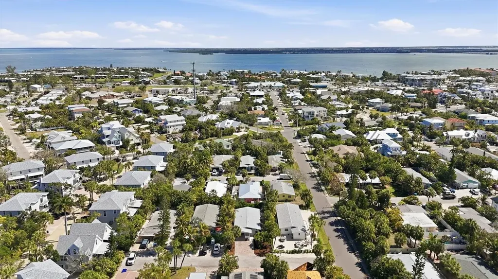 5803 De Palmas Avenue Holmes Beach FL 34217