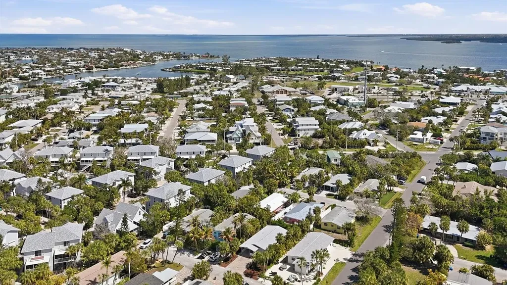 5803 De Palmas Avenue Holmes Beach FL 34217