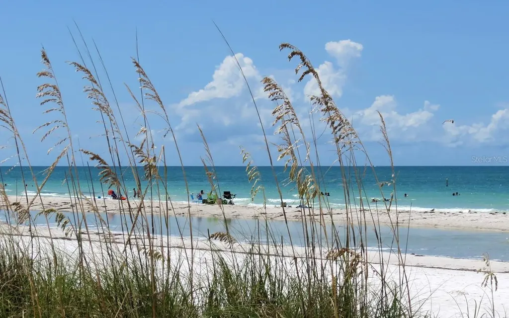 5803 De Palmas Avenue Holmes Beach FL 34217
