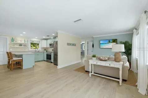 5803 De Palmas Avenue Holmes Beach FL 34217