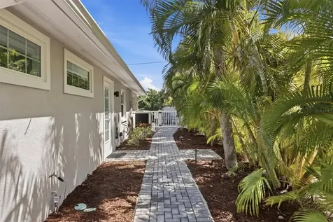 5803 De Palmas Avenue Holmes Beach FL 34217