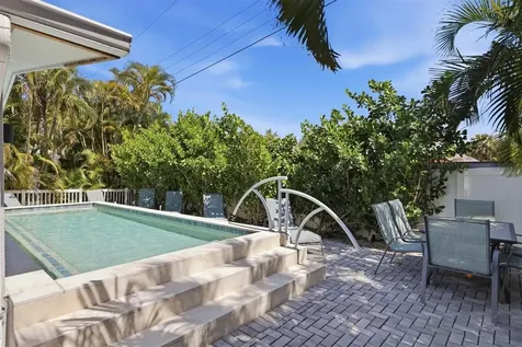 5803 De Palmas Avenue Holmes Beach FL 34217
