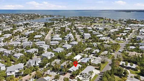 5803 De Palmas Avenue Holmes Beach FL 34217