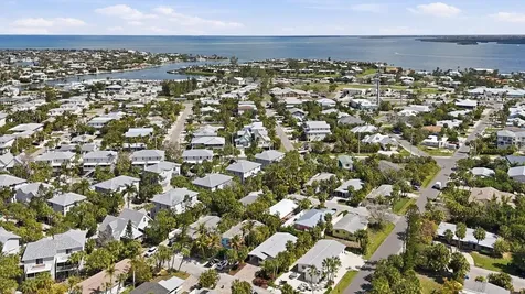 5803 De Palmas Avenue Holmes Beach FL 34217