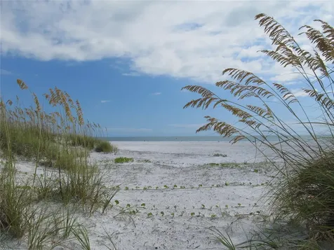 5803 De Palmas Avenue Holmes Beach FL 34217