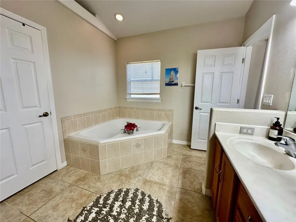 1947 Fairway Loop Kissimmee FL 34746