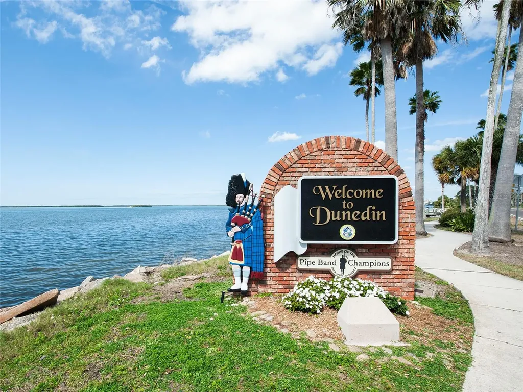 448 Orangewood Drive Dunedin FL 34698